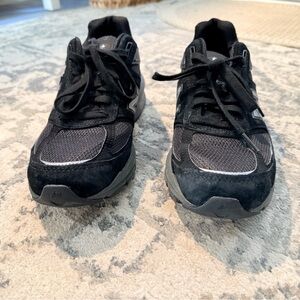 New Balance 990v5 Black and Gray Athletic Sneakers